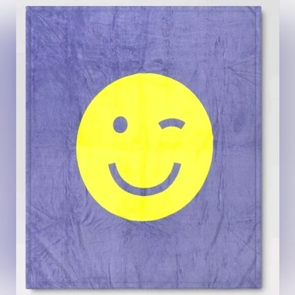 Smiley Chartreuse Throw Pillow & Blanket Set Flutter Plush Room Essentials Emoji - Picture 7 of 12